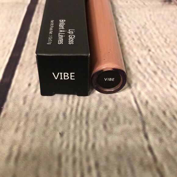 Laritzy Cosmetics Lip Gloss Paraben Free Vibe New in Box - Picture 4 of 10